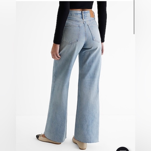 Express High-Rise Wide-Leg Raw-Hem Ripped Jeans - Picture 4 of 7